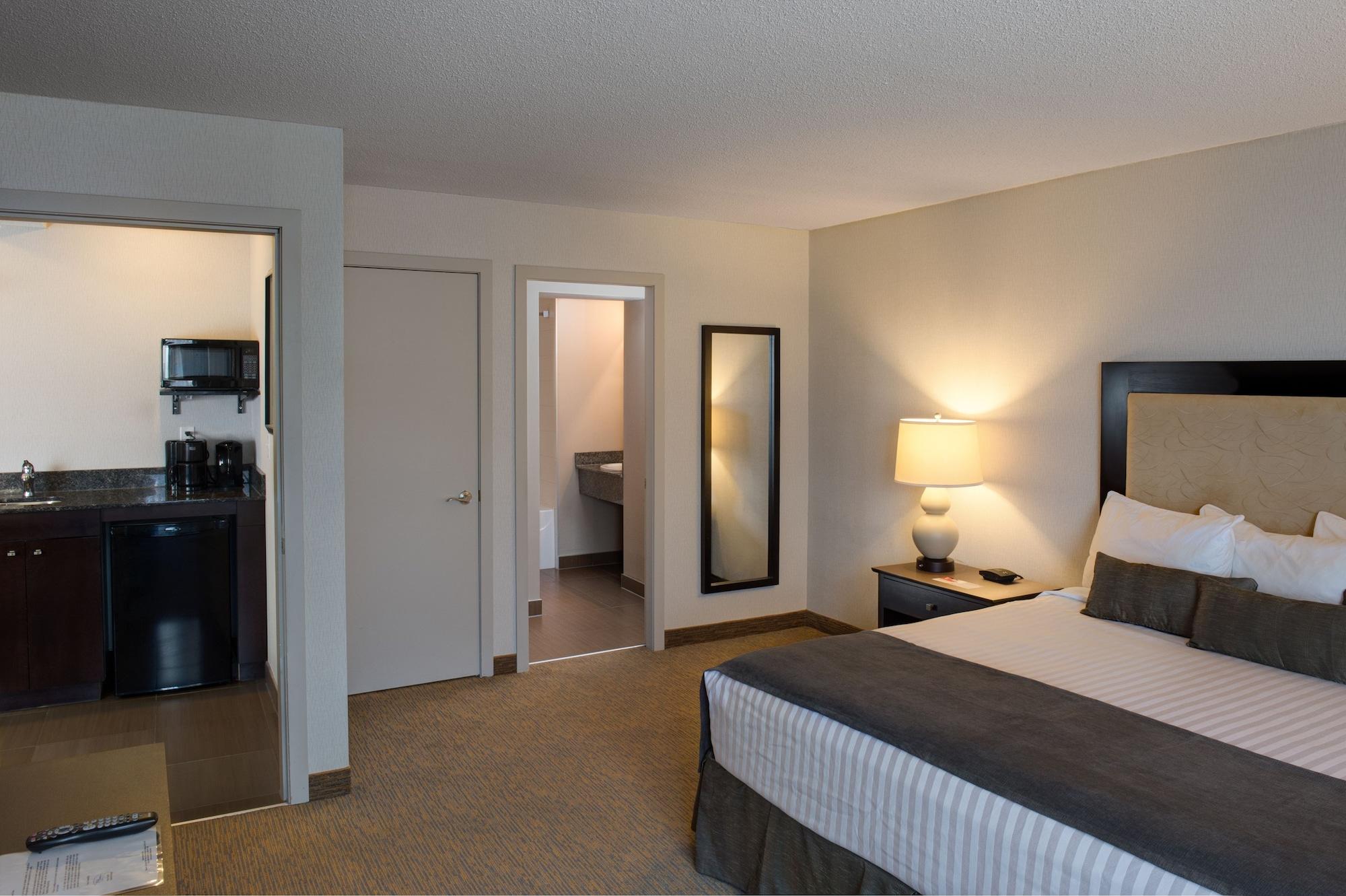 Ramada By Wyndham Kamloops Hotel Exterior photo