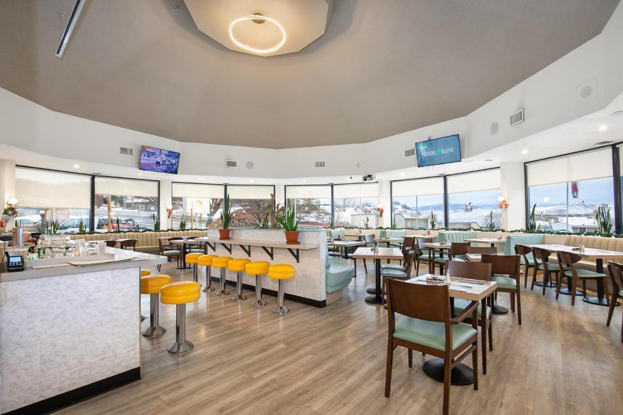 Ramada By Wyndham Kamloops Hotel Exterior photo