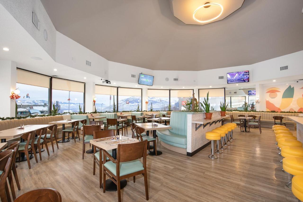 Ramada By Wyndham Kamloops Hotel Exterior photo