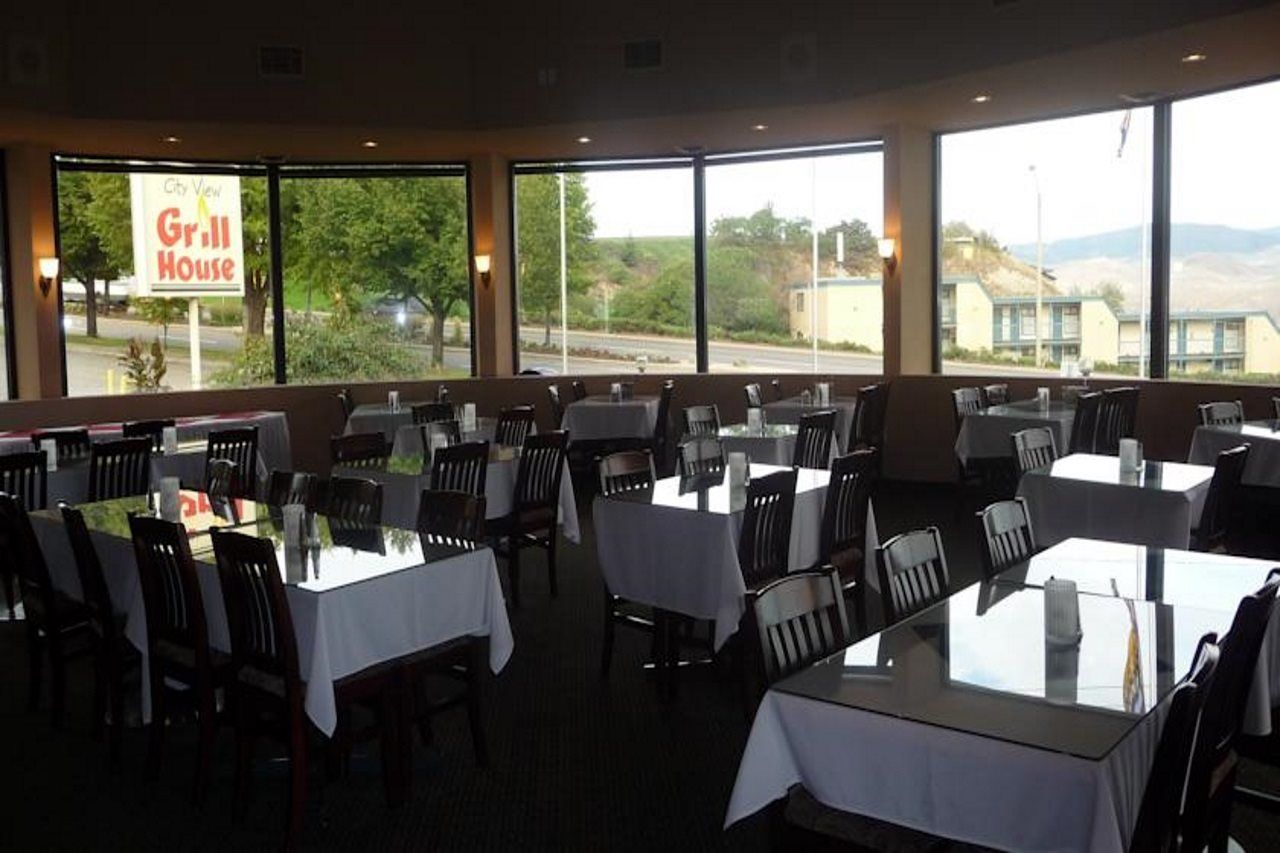 Ramada By Wyndham Kamloops Hotel Exterior photo