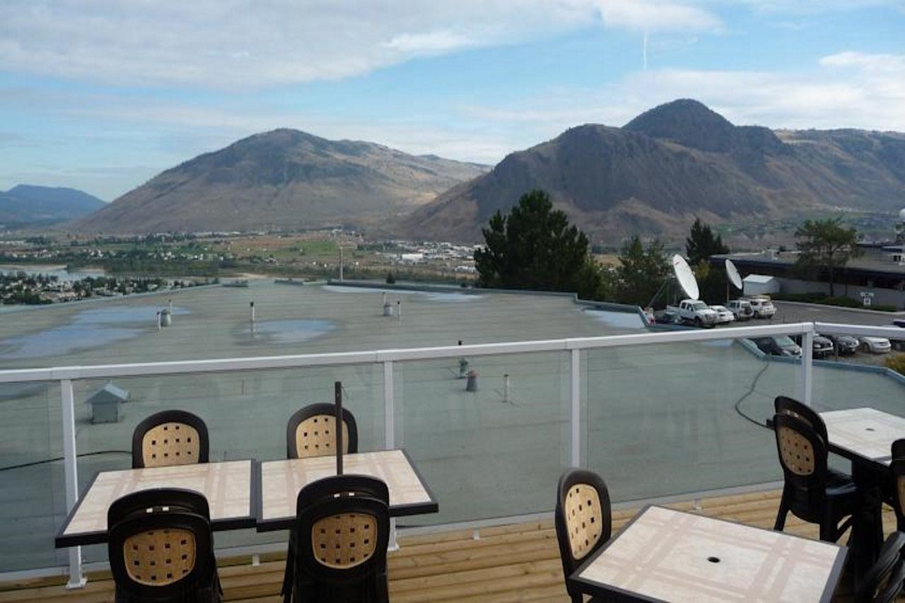 Ramada By Wyndham Kamloops Hotel Exterior photo